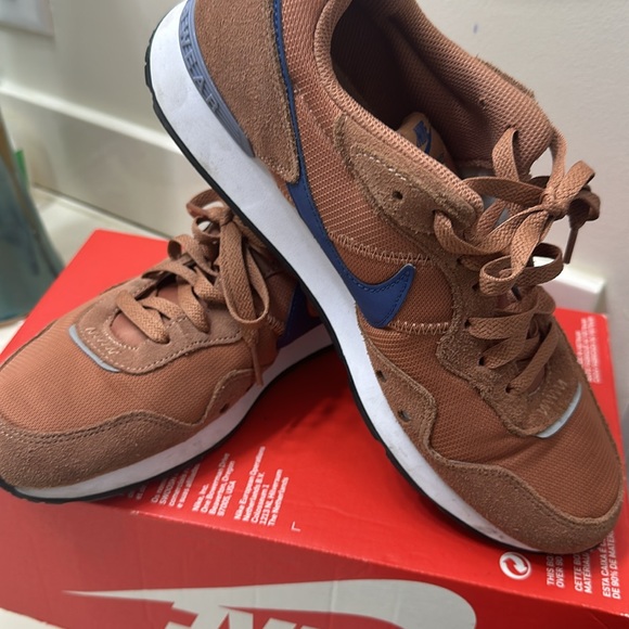 Shoes - Picture 2 of 3